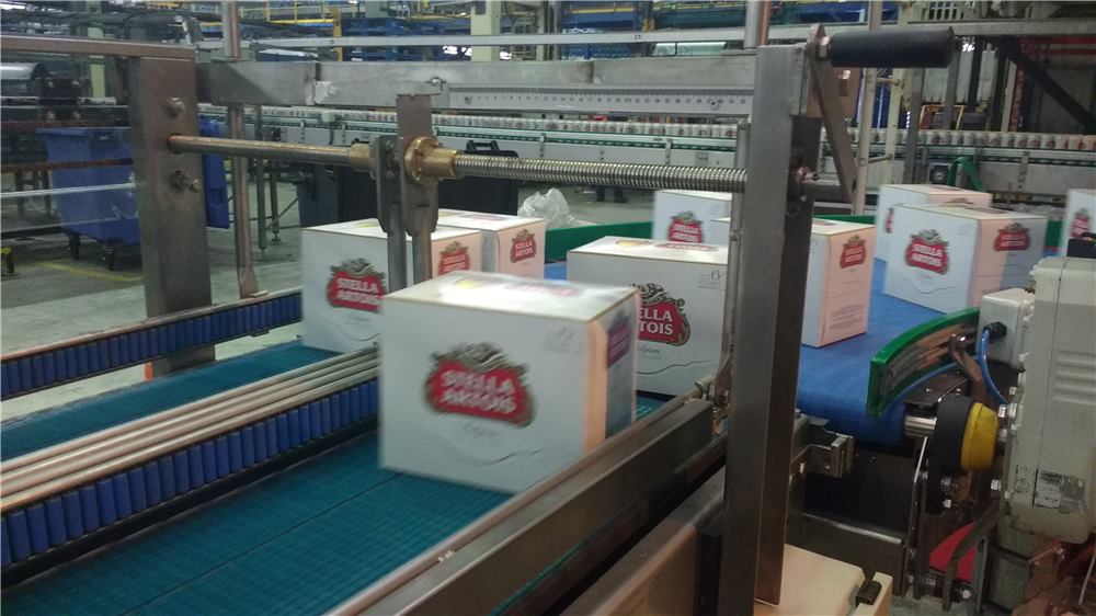 Transportadores de cajas en cervecería
